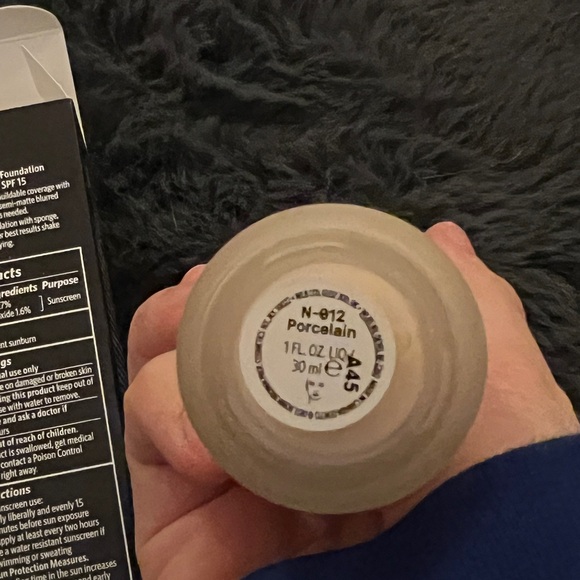 Bobbi Brown Weightless Skin Oil-Controlling Foundation SPF 15 N-012 Porcelain - Picture 3 of 3